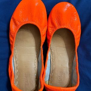 Size 9 orange Tieks